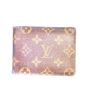 Men's Louis Vuitton bi-fold wallet